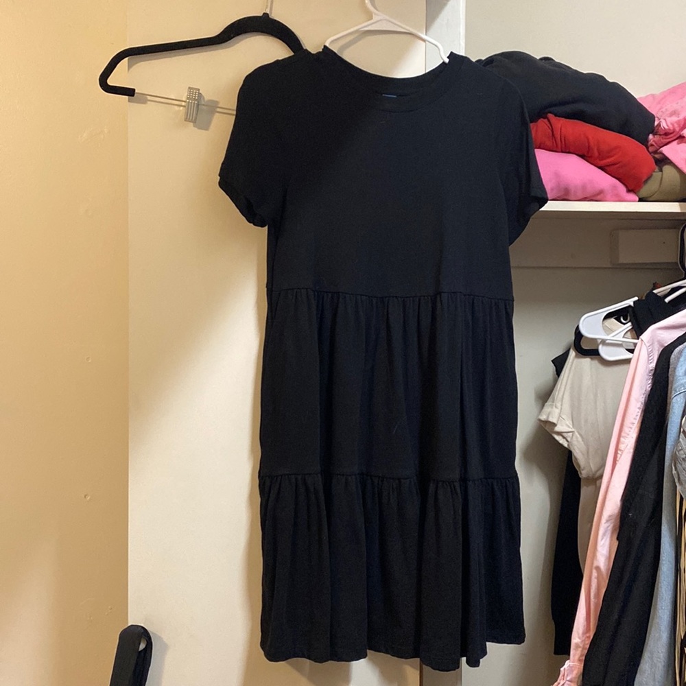 Old navy black dress with pockets